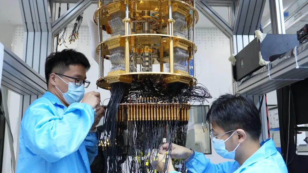 中国“本源悟空”量子计算机全球首次运行十亿参数AI大模型微调