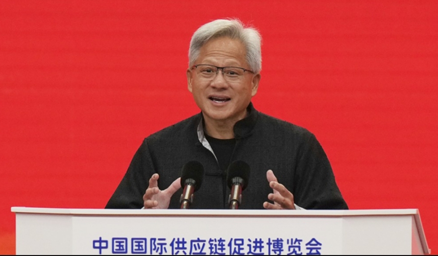 脱下皮衣换唐装!黄仁勋中文演讲:DeepSeek等推动全球AI发展