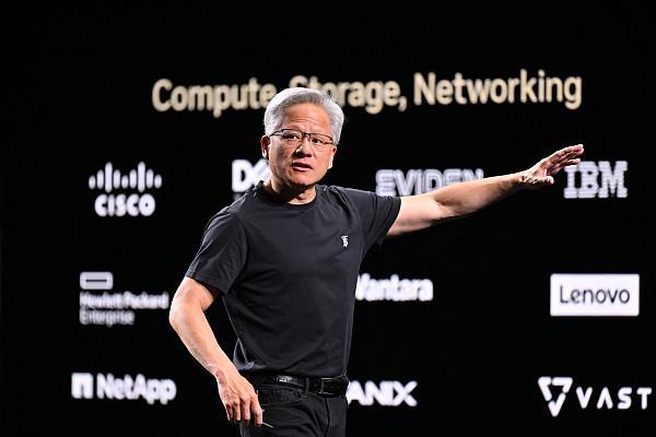 来中国前，黄仁勋先去见了特朗普